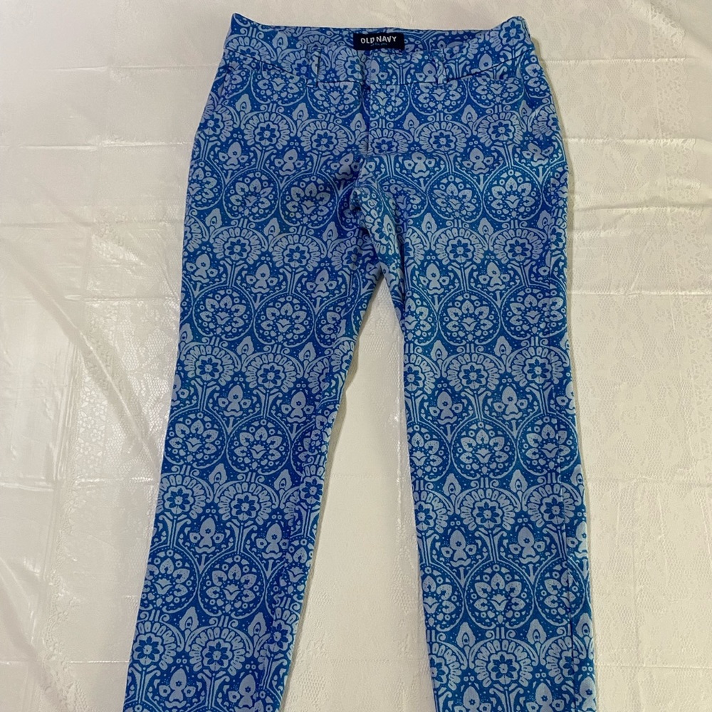 Ladies Old Navy size 4 pant.